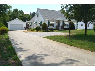 Property photo 12 - One Owner New Haven Home - Real Estate & Personal Property Auction
